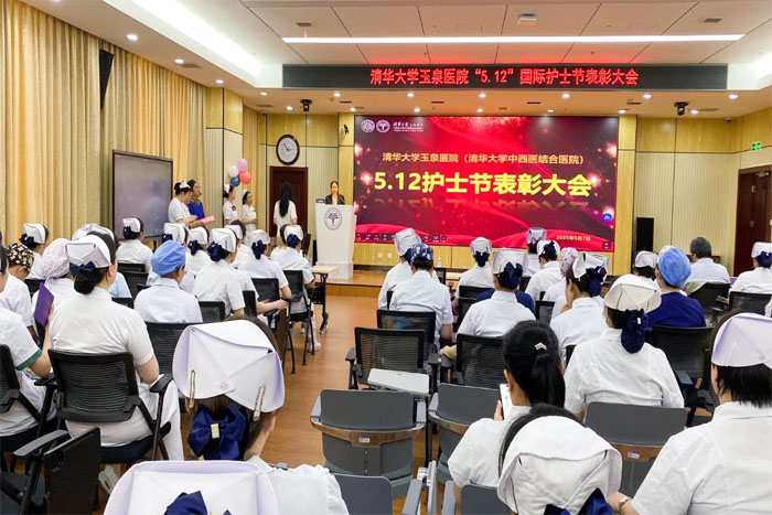 护理动态丨我院举行2025年“5.12国际护士节”表彰大会